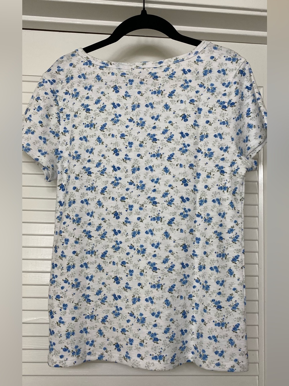 Lucky Brand White Short Sleeve Henley with Blue Floral Print - Picture 4 of 10